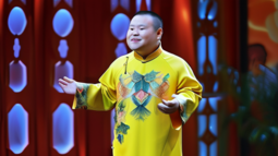 岳云鹏在春晚敢和观众互动-综艺互动，观众参与的桥梁